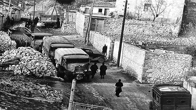 قوات إيطالية في قرية بجنوب ألبانيا، 1940 